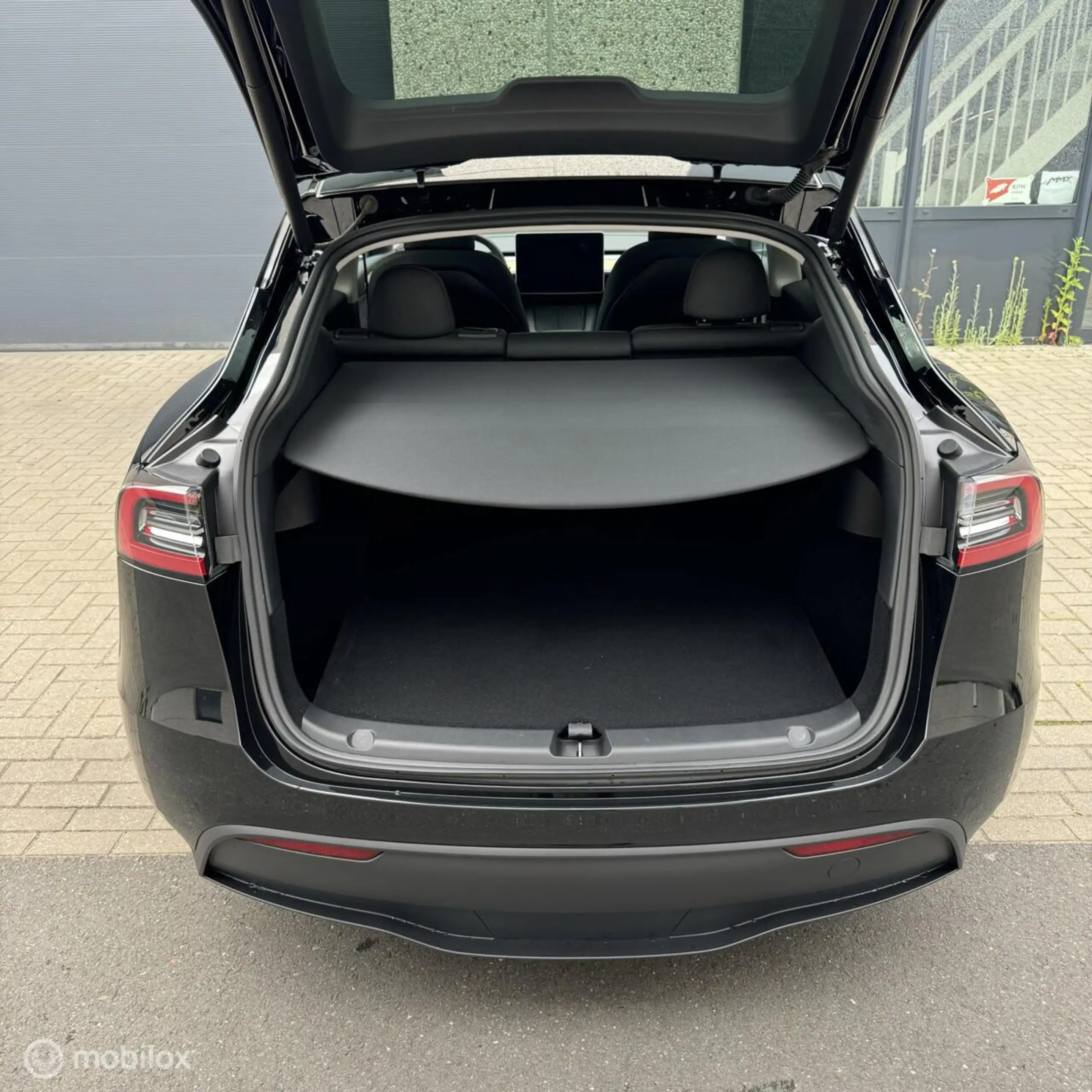 Tesla Model Y PREMIUM LFP RWD + MMX PACK + IAP — photo 18