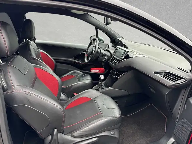 Peugeot 208 view 3