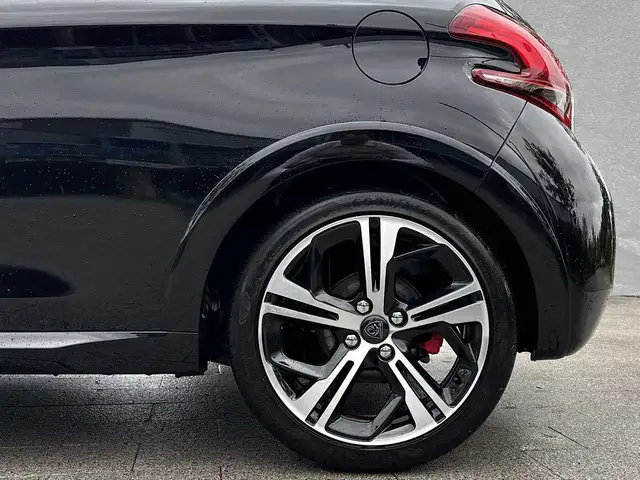 Peugeot 208 view 9