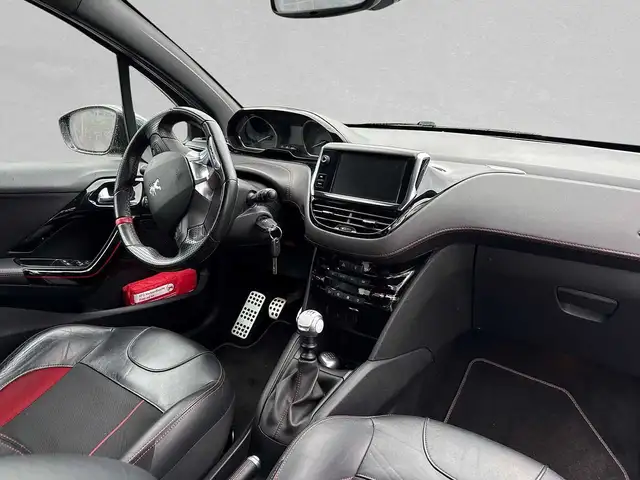 Peugeot 208 view 4