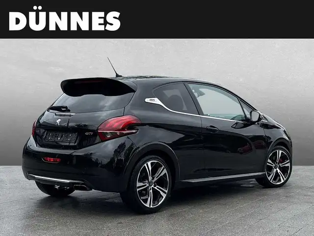 Peugeot 208 view 2