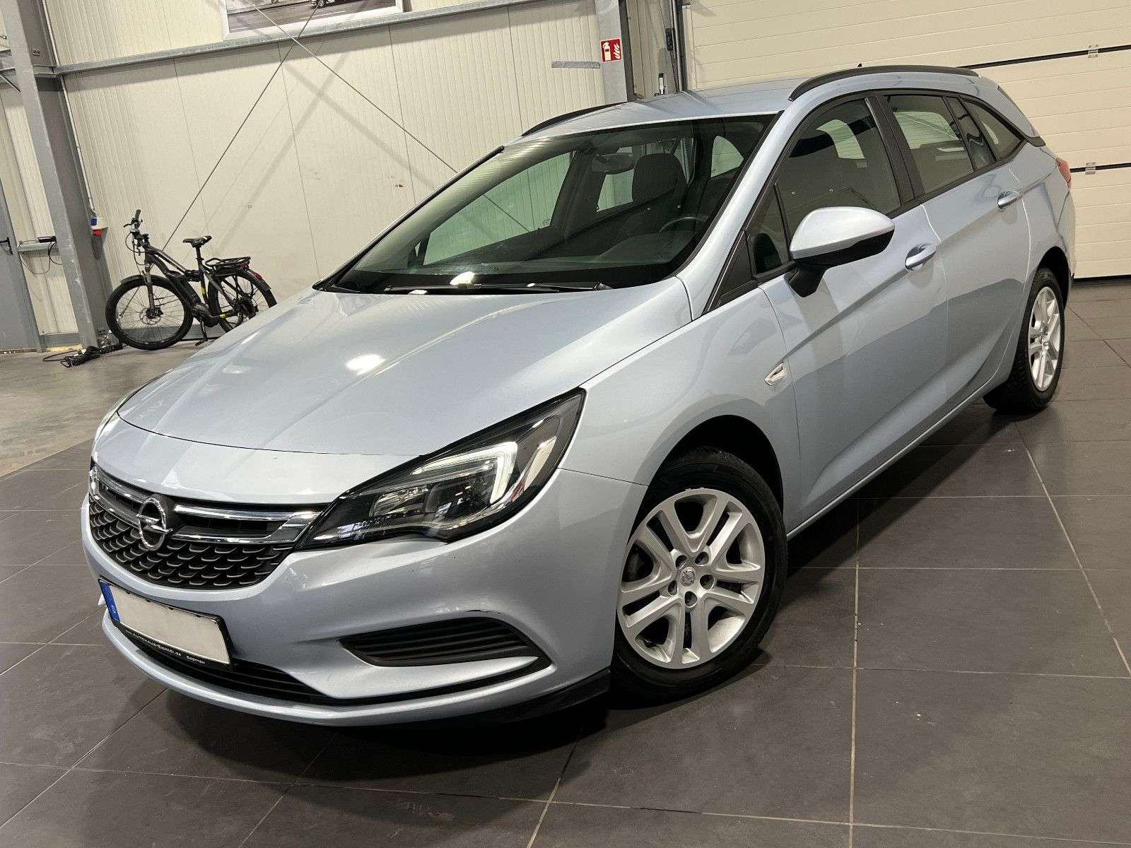 Second hand Opel Astra 1.6 cdti