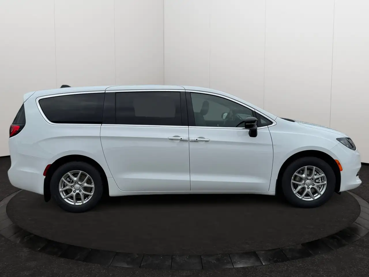 Chrysler Grand Caravan photo Chrysler Grand Caravan