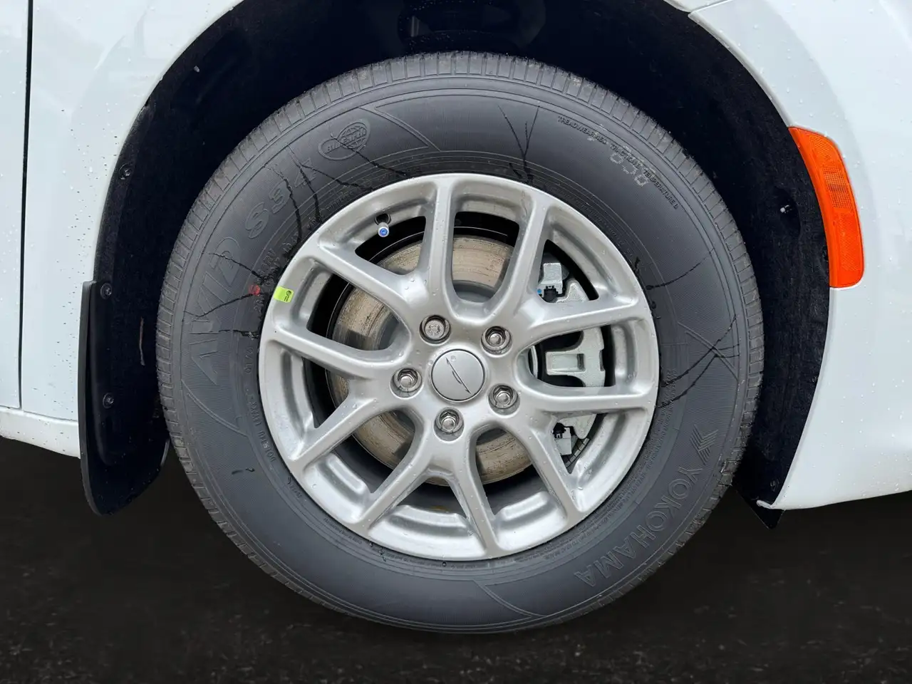 Chrysler Grand Caravan photo Chrysler Grand Caravan