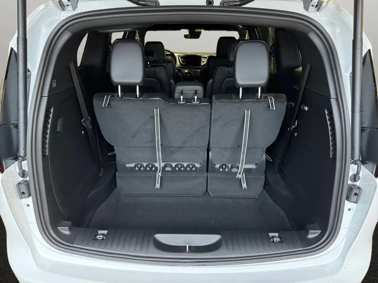 Chrysler Grand Caravan photo Chrysler Grand Caravan