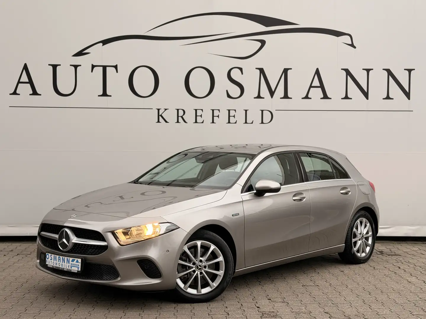 Mercedes-Benz A 250 e 8G-DCT Style | WideScreen | Spurhalteass Argintiu - 1