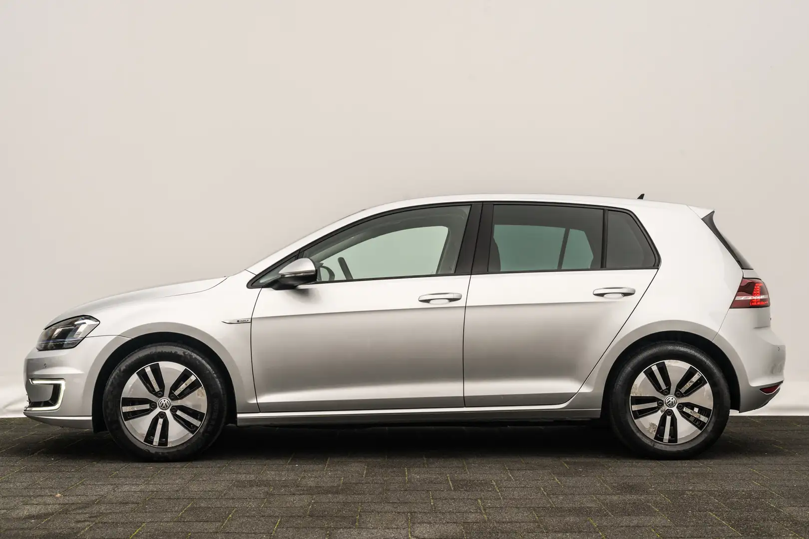 Volkswagen e-Golf 85 Kw 24 kWh | Adap. Cruise | Carplay | Org. NL | Zilver - 2