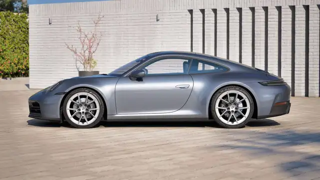 Porsche 911 view 4