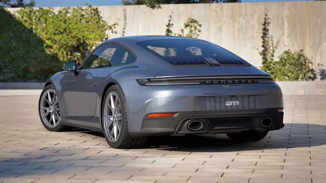 Porsche 911 view 5