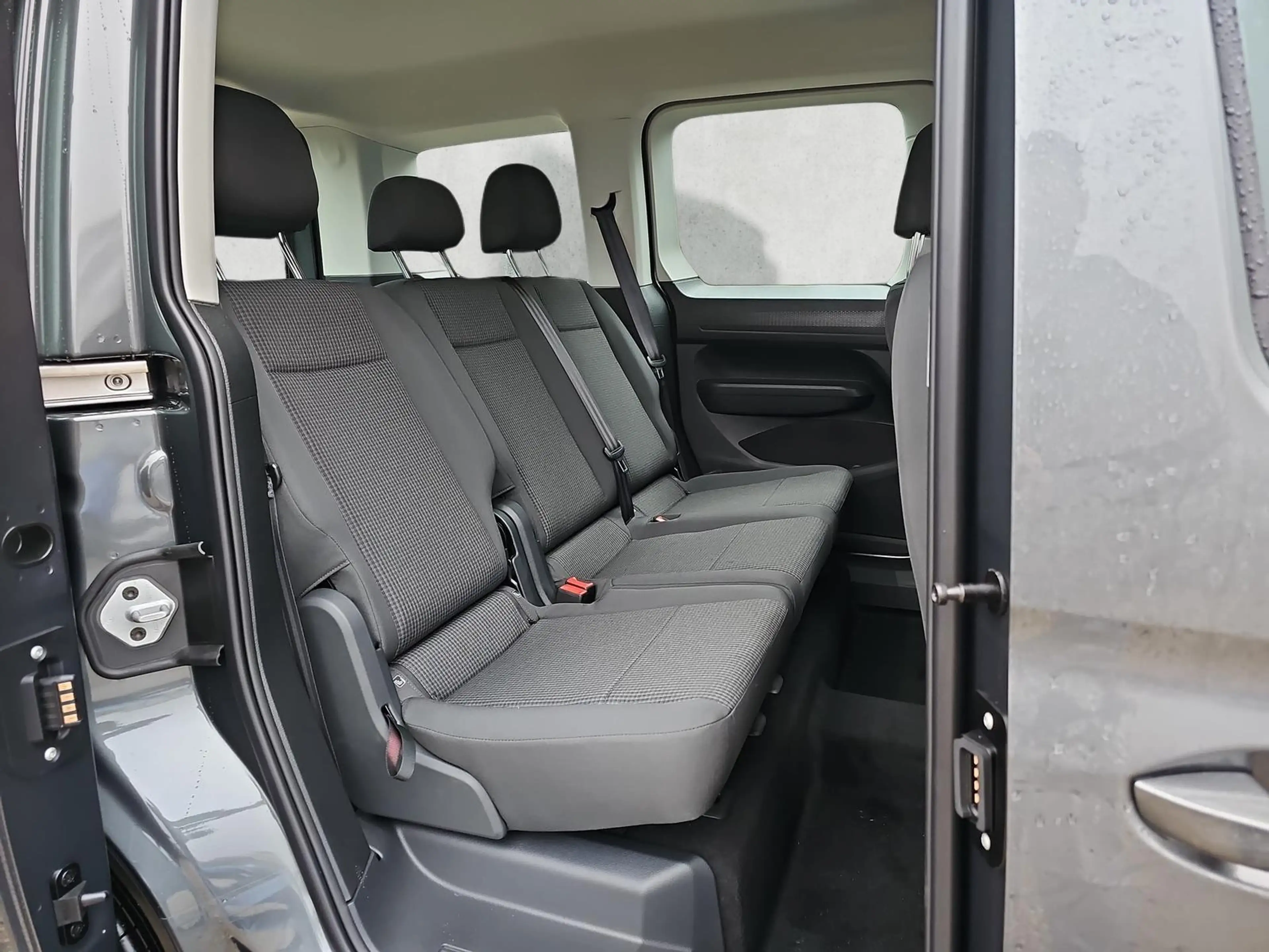 Volkswagen Caddy Basis 2.0 TDI DSG Family AppConnect / Rückfahrk... — photo 13