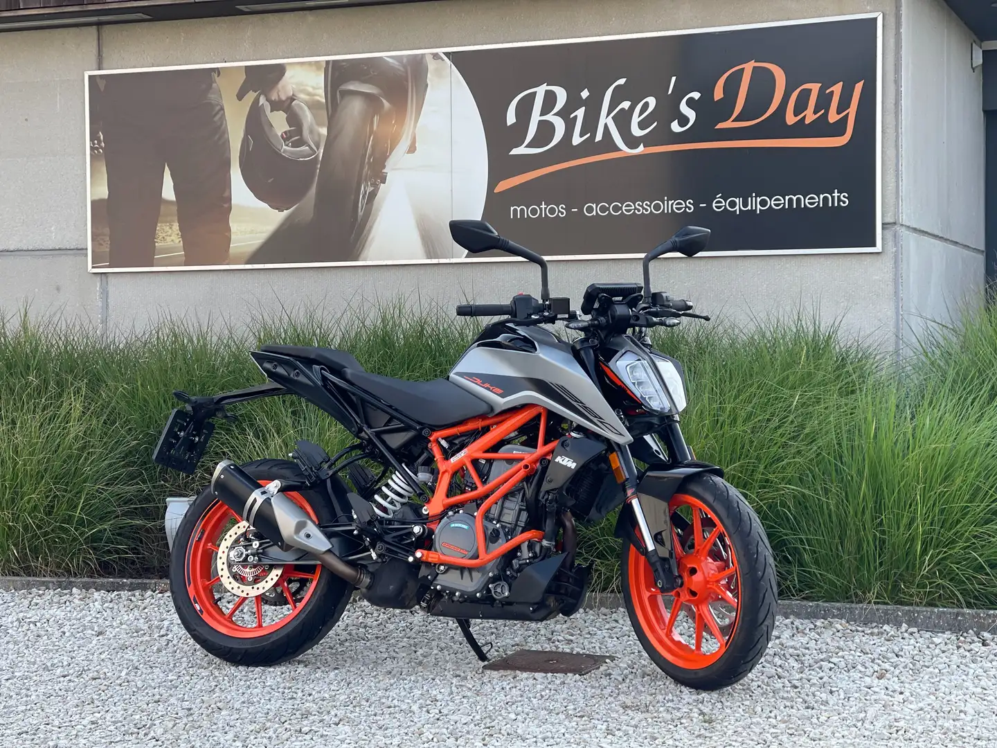 KTM 390 Duke - 1