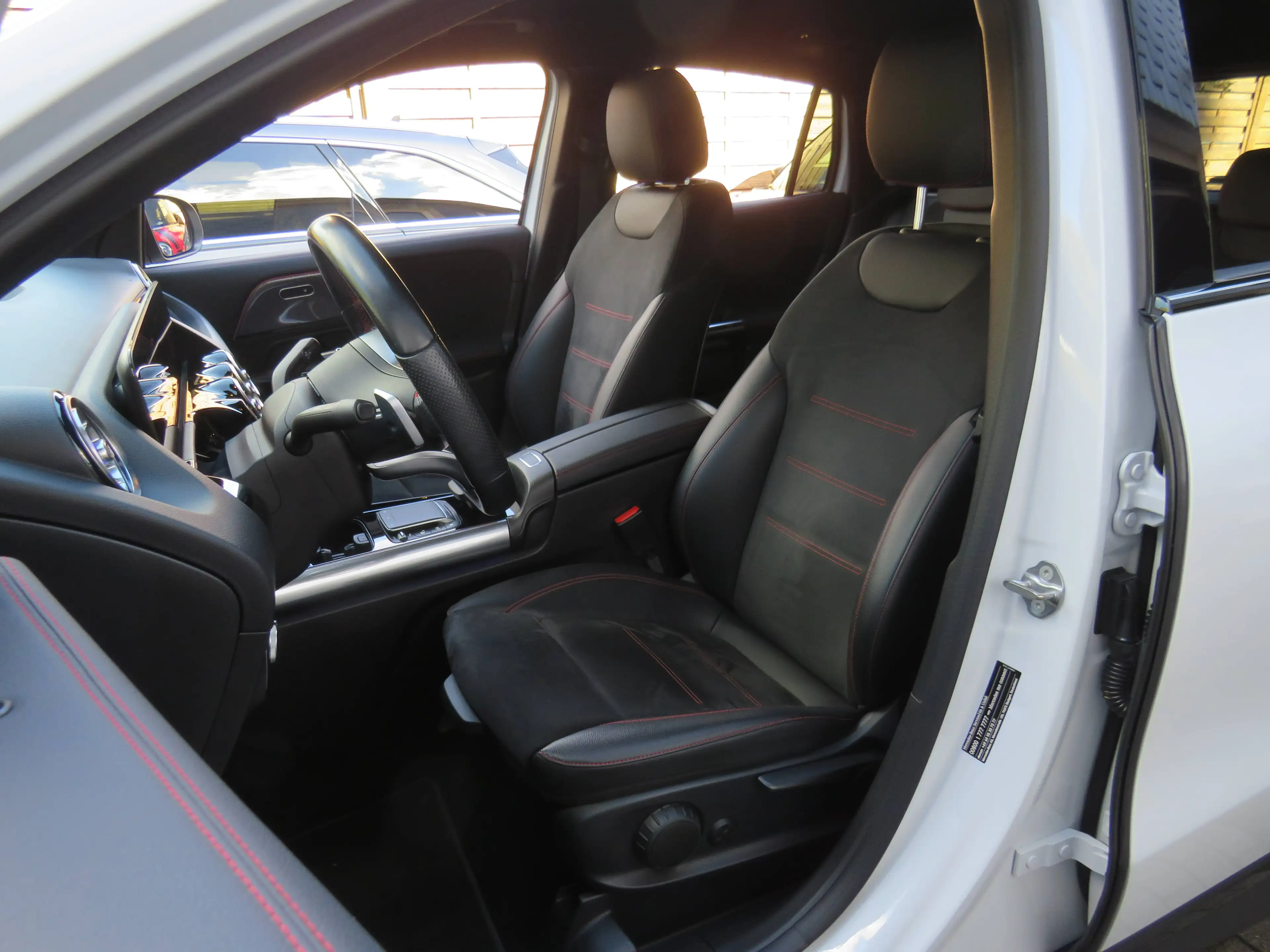 Mercedes-Benz GLA 250 GLA 250 e (247.786) AMG Line // 360°/20"/AHK/ACC/Widescreen/Augmented/Standhzg — photo 14