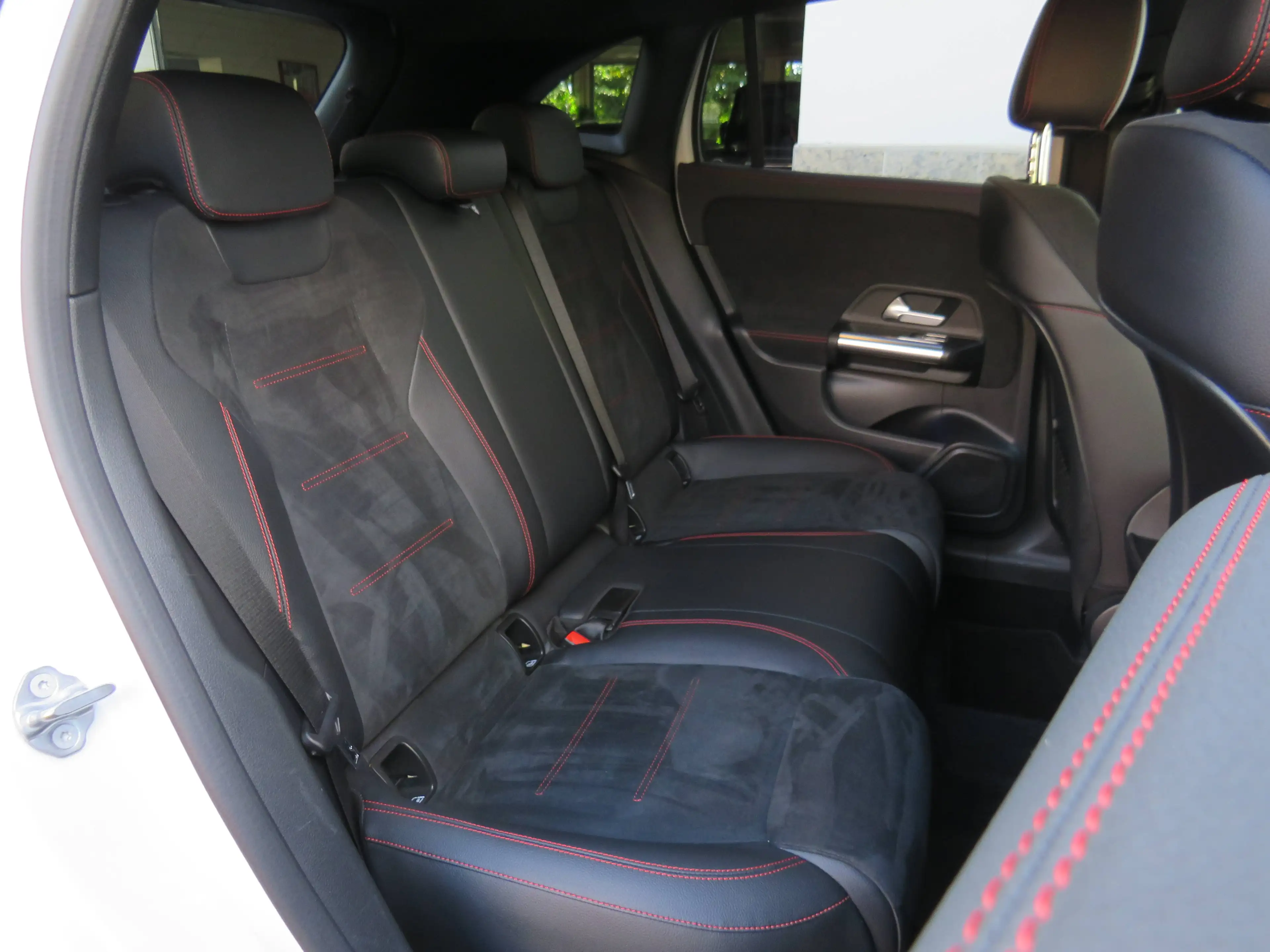 Mercedes-Benz GLA 250 GLA 250 e (247.786) AMG Line // 360°/20"/AHK/ACC/Widescreen/Augmented/Standhzg — photo 12