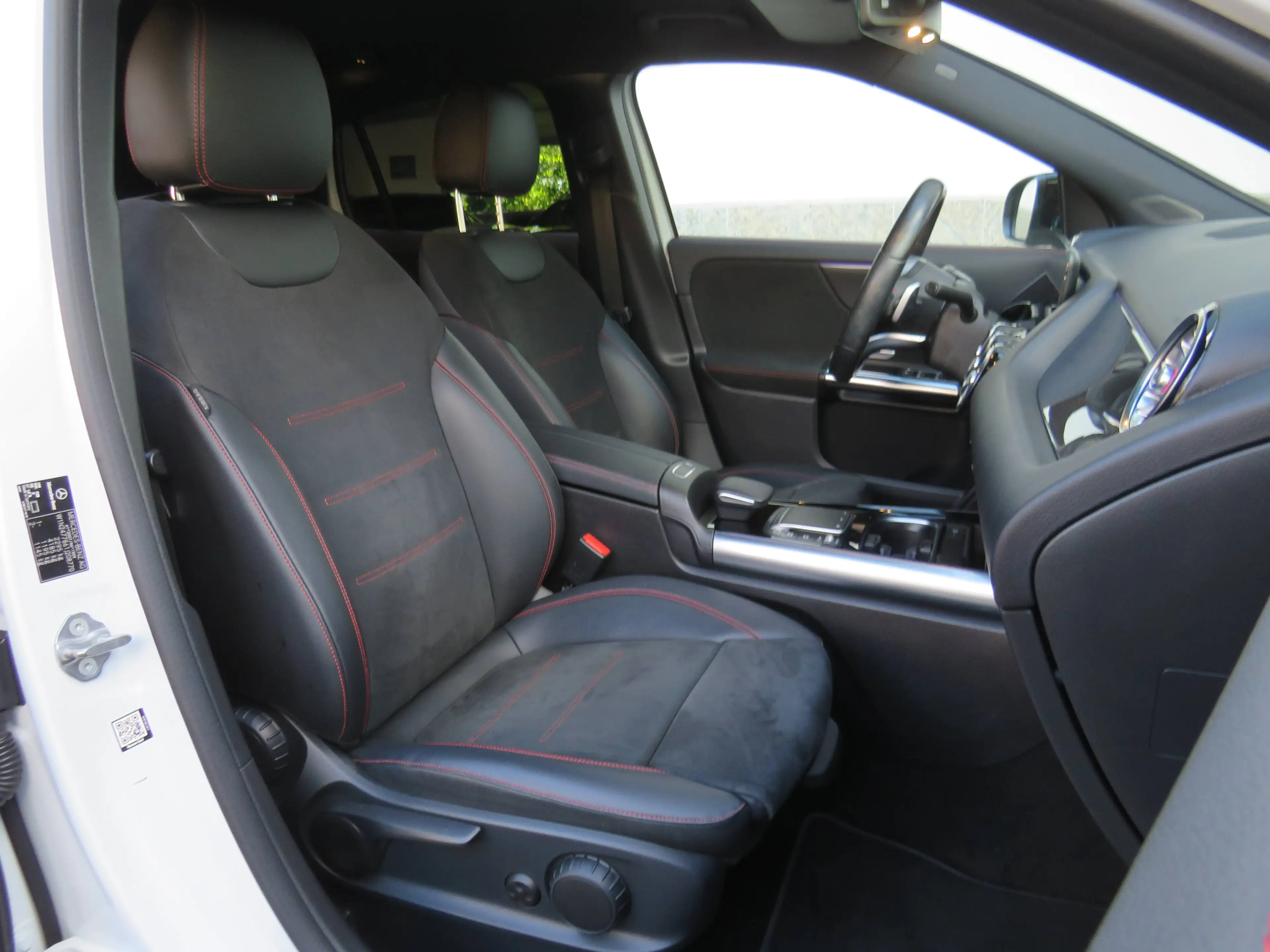 Mercedes-Benz GLA 250 GLA 250 e (247.786) AMG Line // 360°/20"/AHK/ACC/Widescreen/Augmented/Standhzg — photo 13
