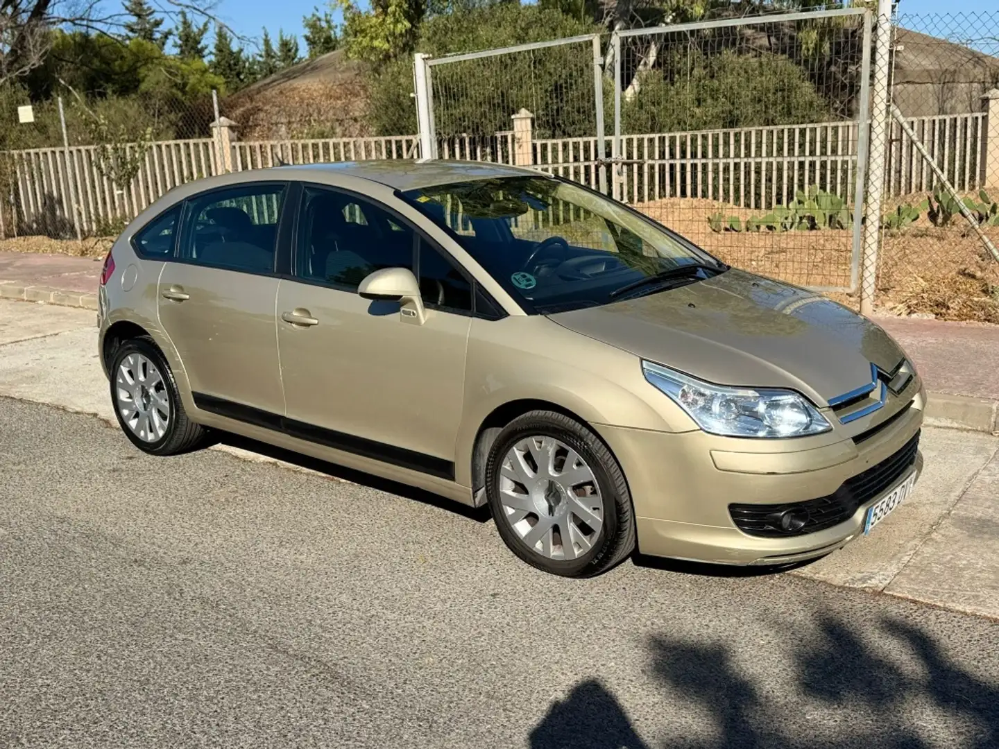 Citroen C4 1.4i 16v LX Beige - 1