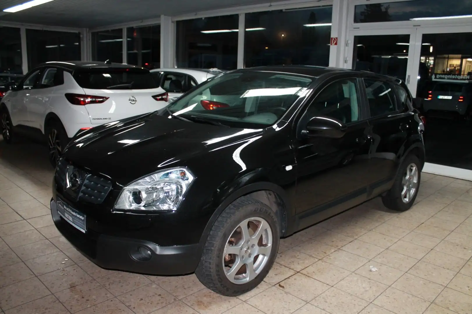 Nissan Qashqai Tekna 4X4 Schwarz - 2