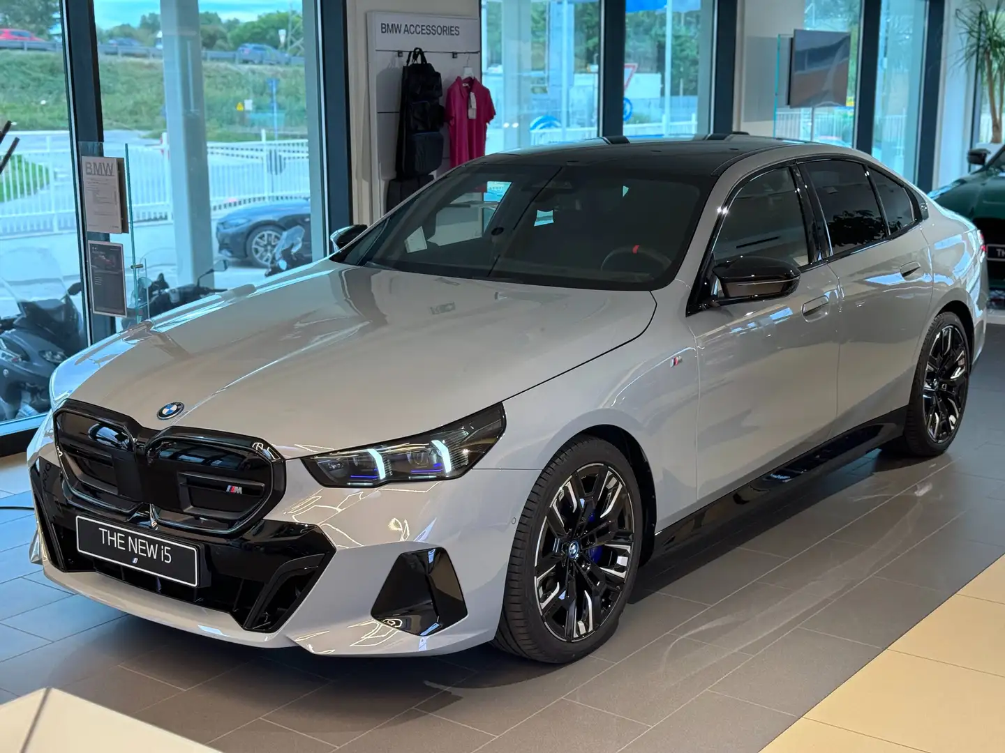 BMW i5 M60 xDrive Berlina Grau - 1