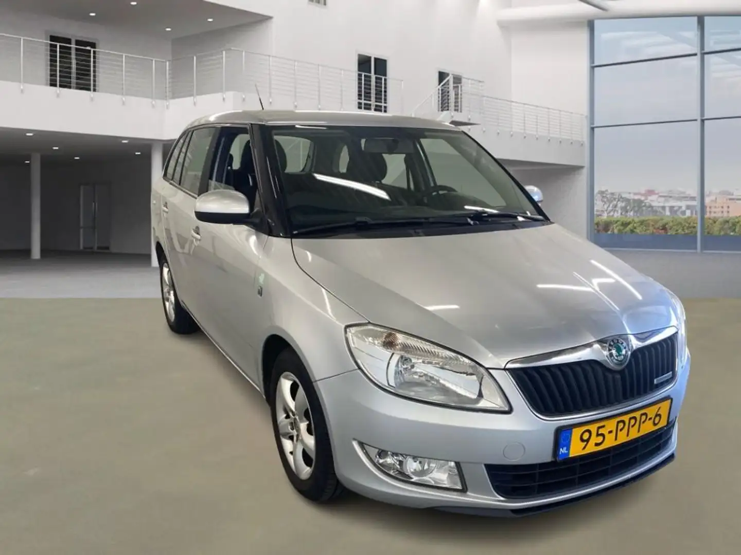 Skoda Fabia Combi 1.2 TDI Greenline Gris - 2