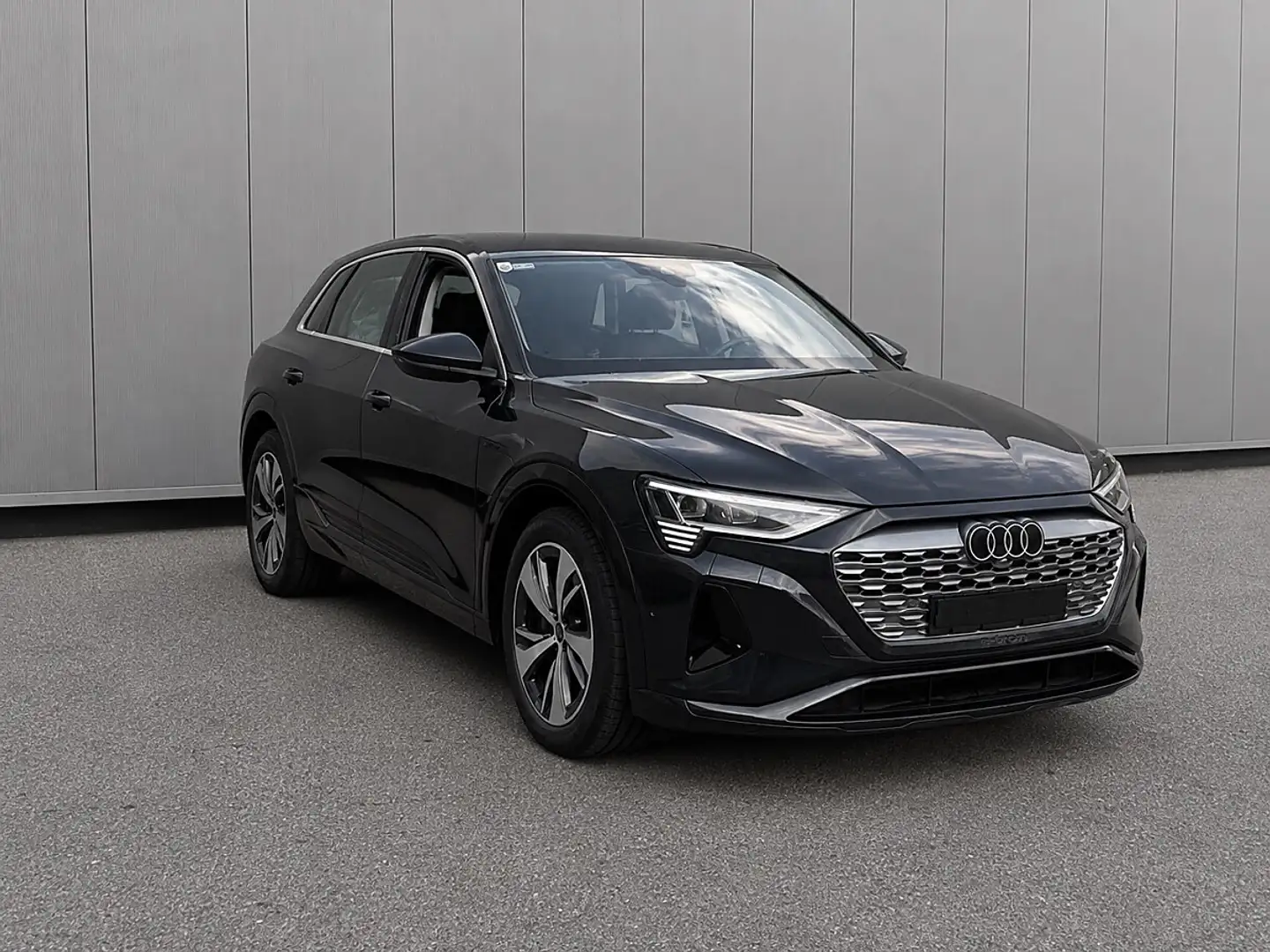 Audi Q8 e-tron quattro 95kWh Business Grau - 2
