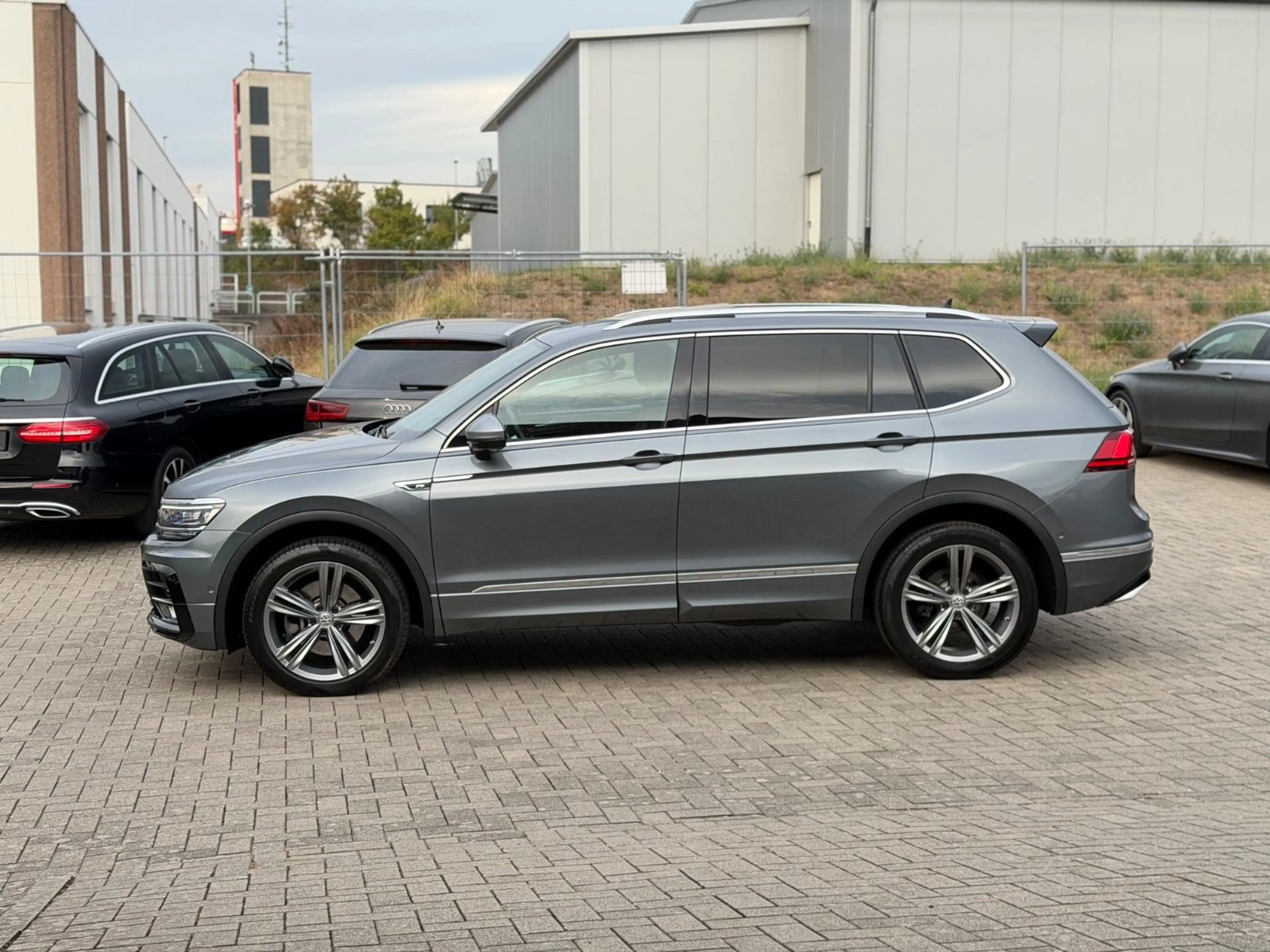 Volkswagen Tiguan Allspace Tiguan 2.0 TDI Allspace R-Line 4Motion*7-Sitzer* — photo 47
