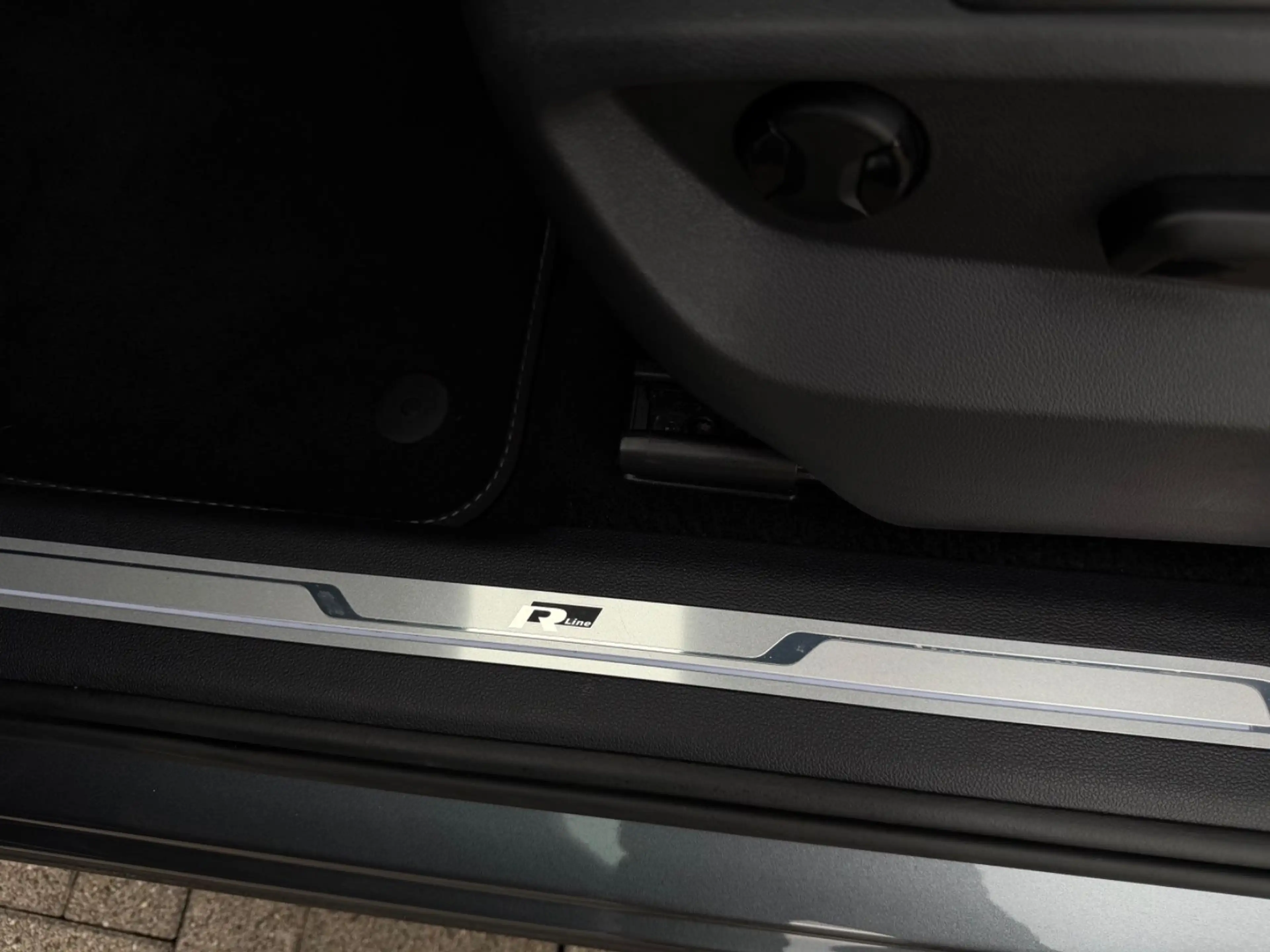 Volkswagen Tiguan Allspace Tiguan 2.0 TDI Allspace R-Line 4Motion*7-Sitzer* — photo 15