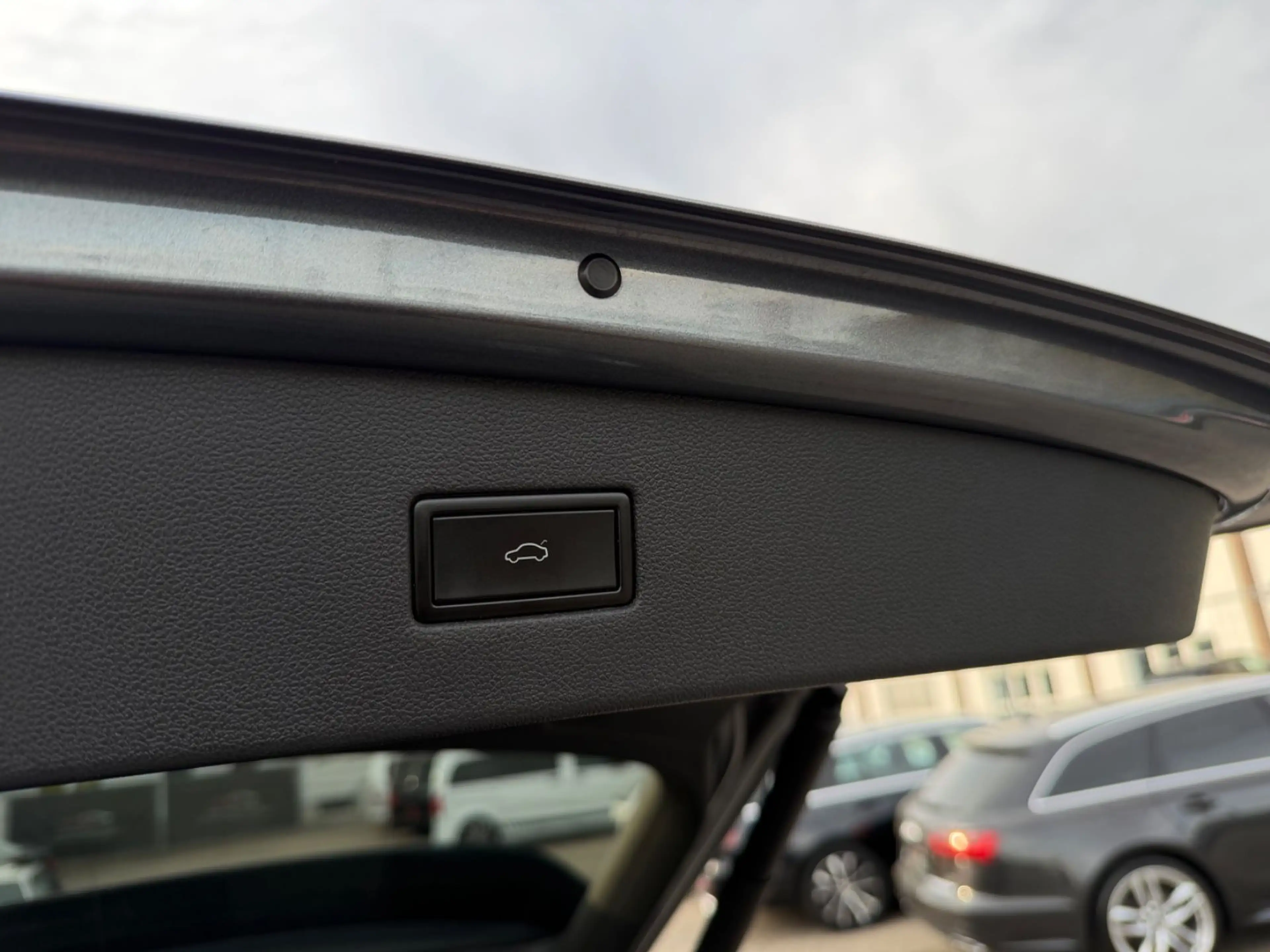 Volkswagen Tiguan Allspace Tiguan 2.0 TDI Allspace R-Line 4Motion*7-Sitzer* — photo 23