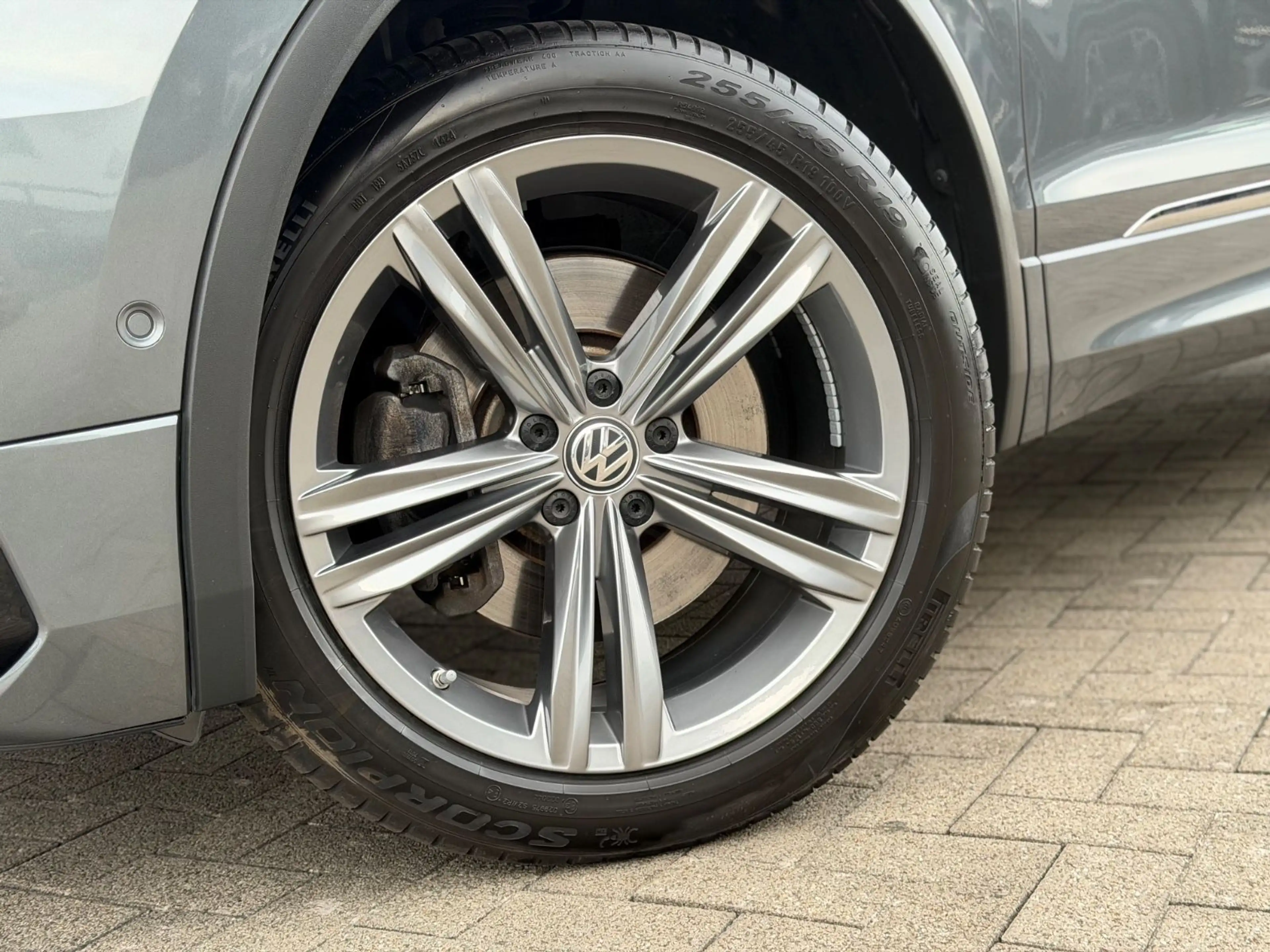 Volkswagen Tiguan Allspace Tiguan 2.0 TDI Allspace R-Line 4Motion*7-Sitzer* — photo 4
