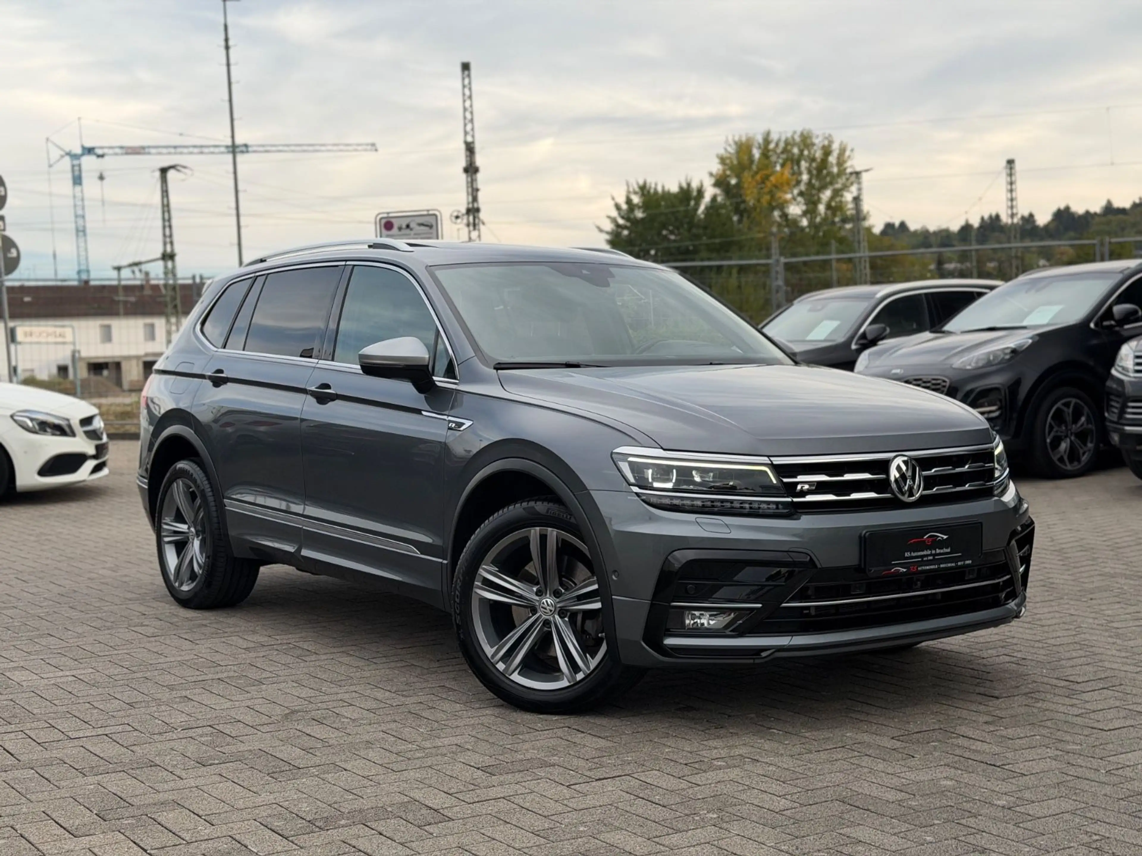 Volkswagen Tiguan Allspace Tiguan 2.0 TDI Allspace R-Line 4Motion*7-Sitzer* — photo 6