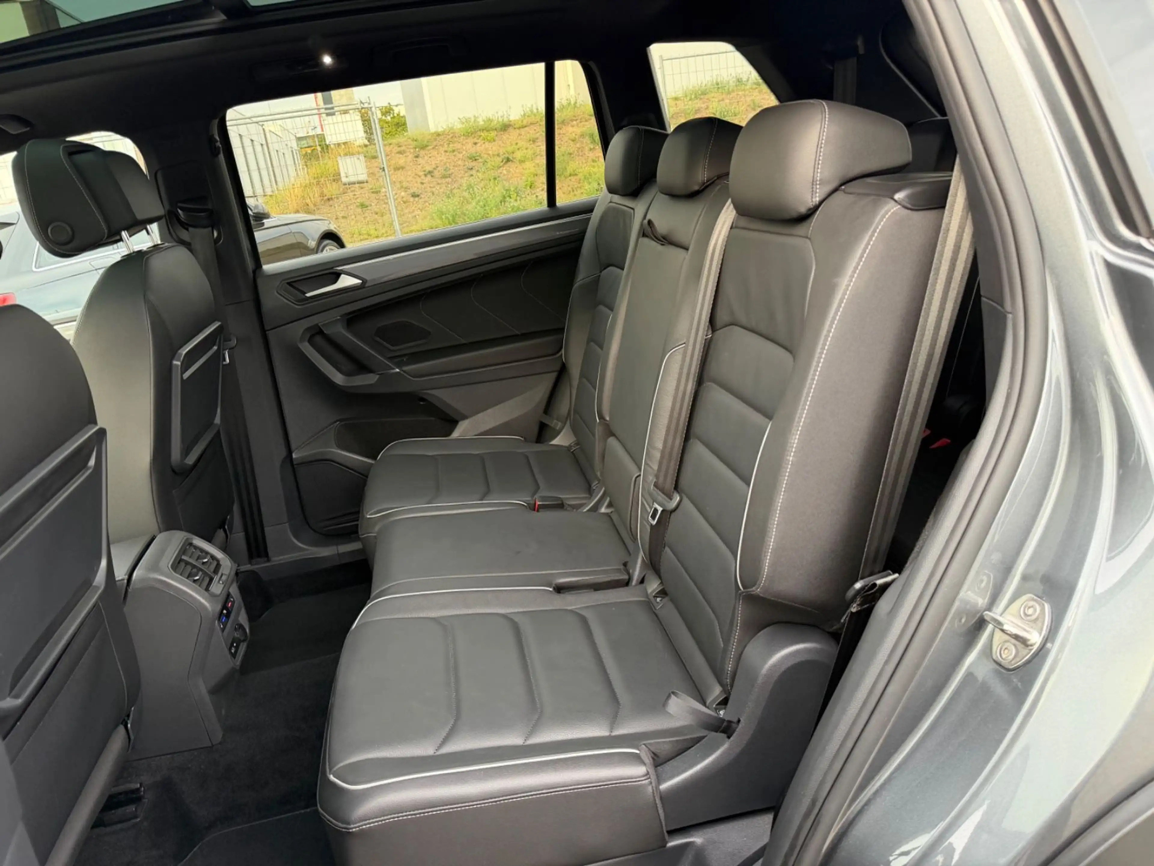 Volkswagen Tiguan Allspace Tiguan 2.0 TDI Allspace R-Line 4Motion*7-Sitzer* — photo 19
