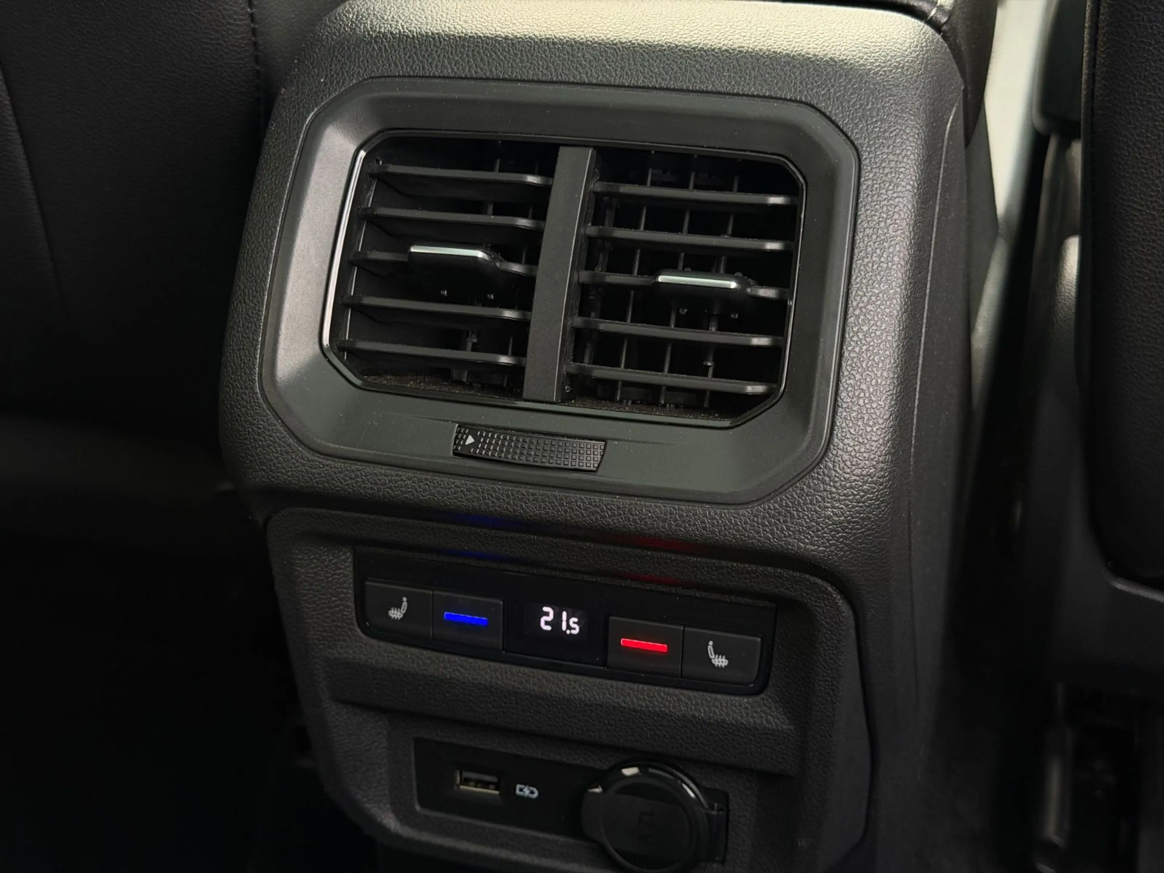 Volkswagen Tiguan Allspace Tiguan 2.0 TDI Allspace R-Line 4Motion*7-Sitzer* — photo 41