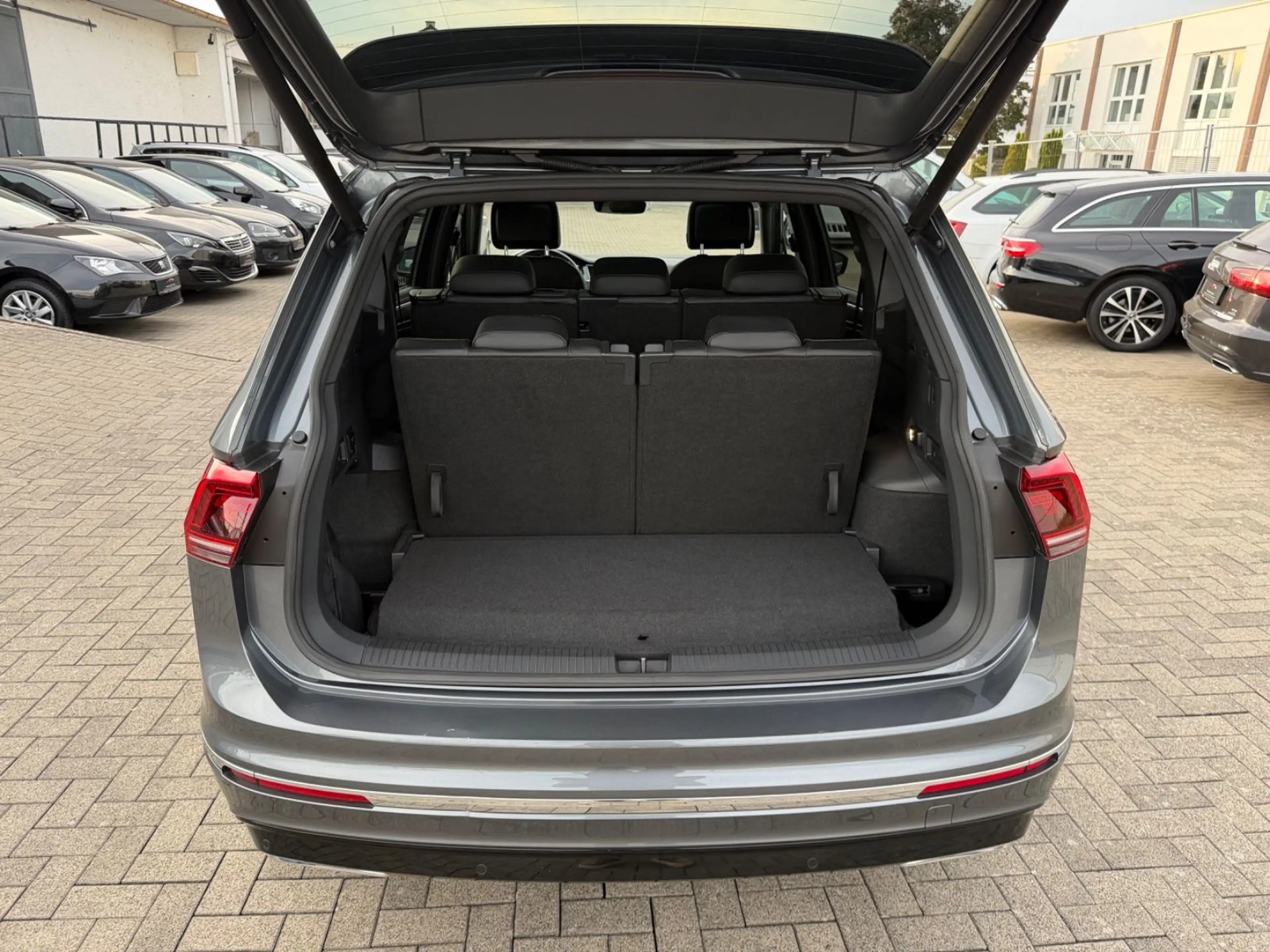 Volkswagen Tiguan Allspace Tiguan 2.0 TDI Allspace R-Line 4Motion*7-Sitzer* — photo 21