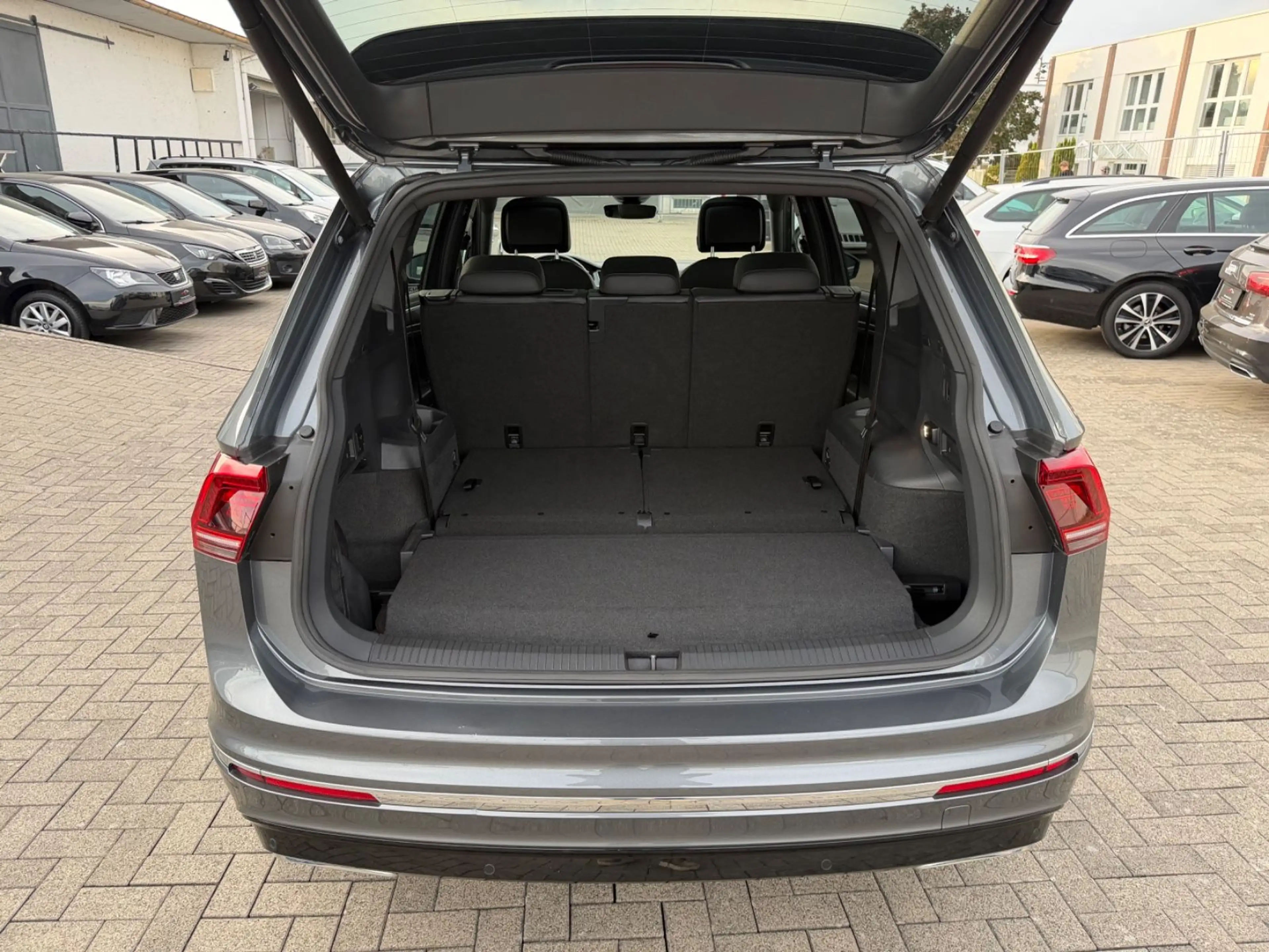 Volkswagen Tiguan Allspace Tiguan 2.0 TDI Allspace R-Line 4Motion*7-Sitzer* — photo 22