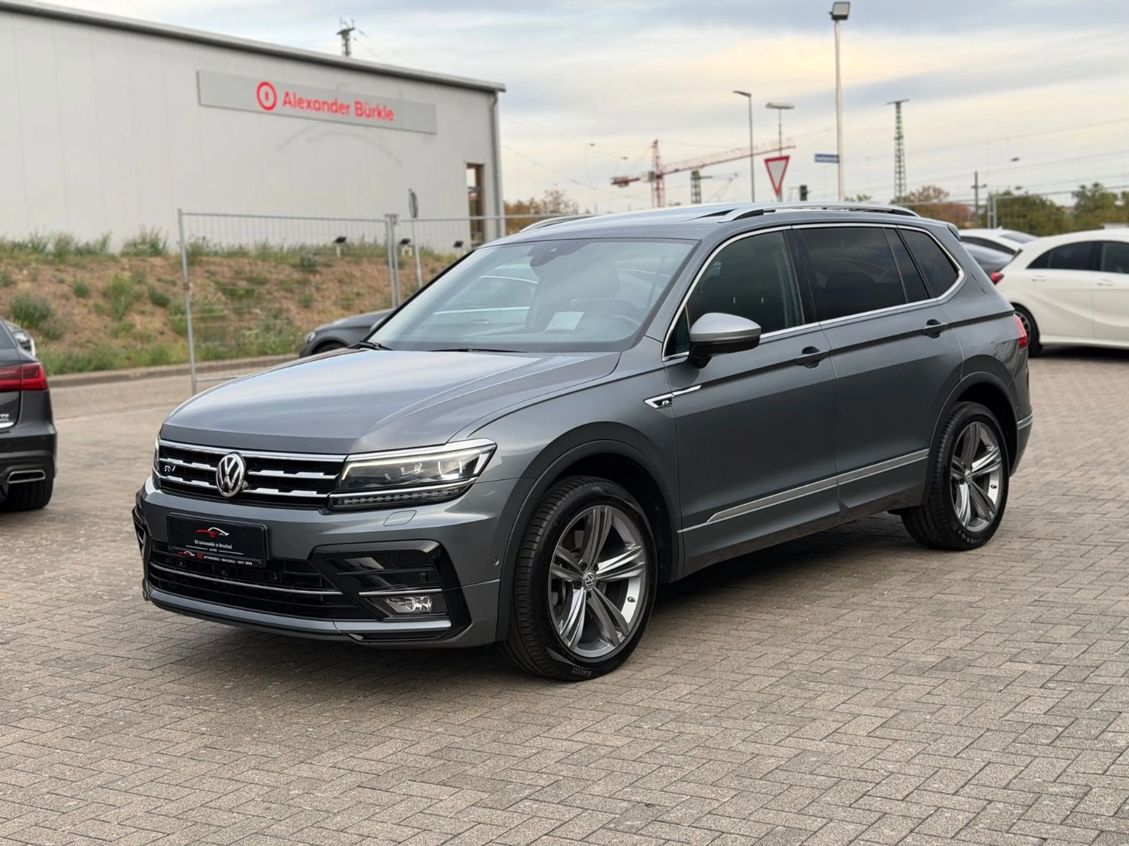 Volkswagen Tiguan Allspace Tiguan 2.0 TDI Allspace R-Line 4Motion*7-Sitzer* — photo 49