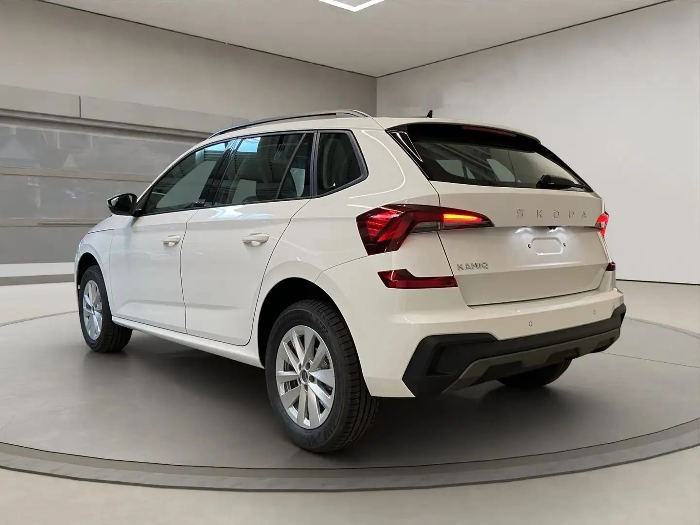 Skoda Kamiq 1.5 TSI DSG Selection AHK AAC 2PDC SHZ Kam Weiß - 2