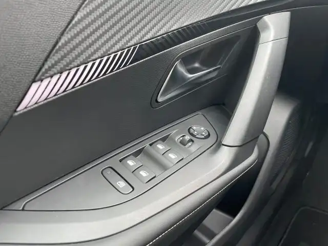 Peugeot 2008 view 12