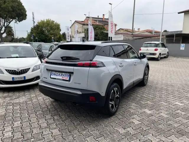 Peugeot 2008 view 5