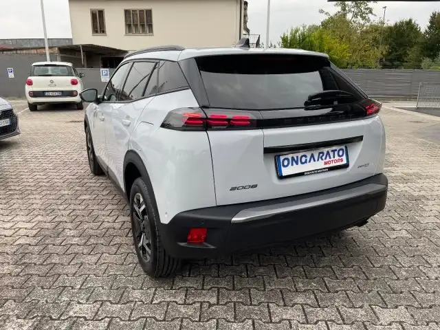 Peugeot 2008 view 8