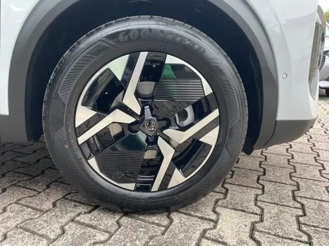 Peugeot 2008 view 13