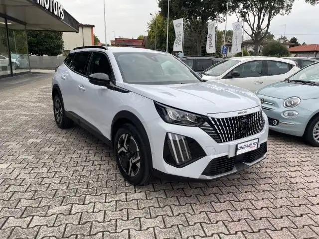 Peugeot 2008 view 3