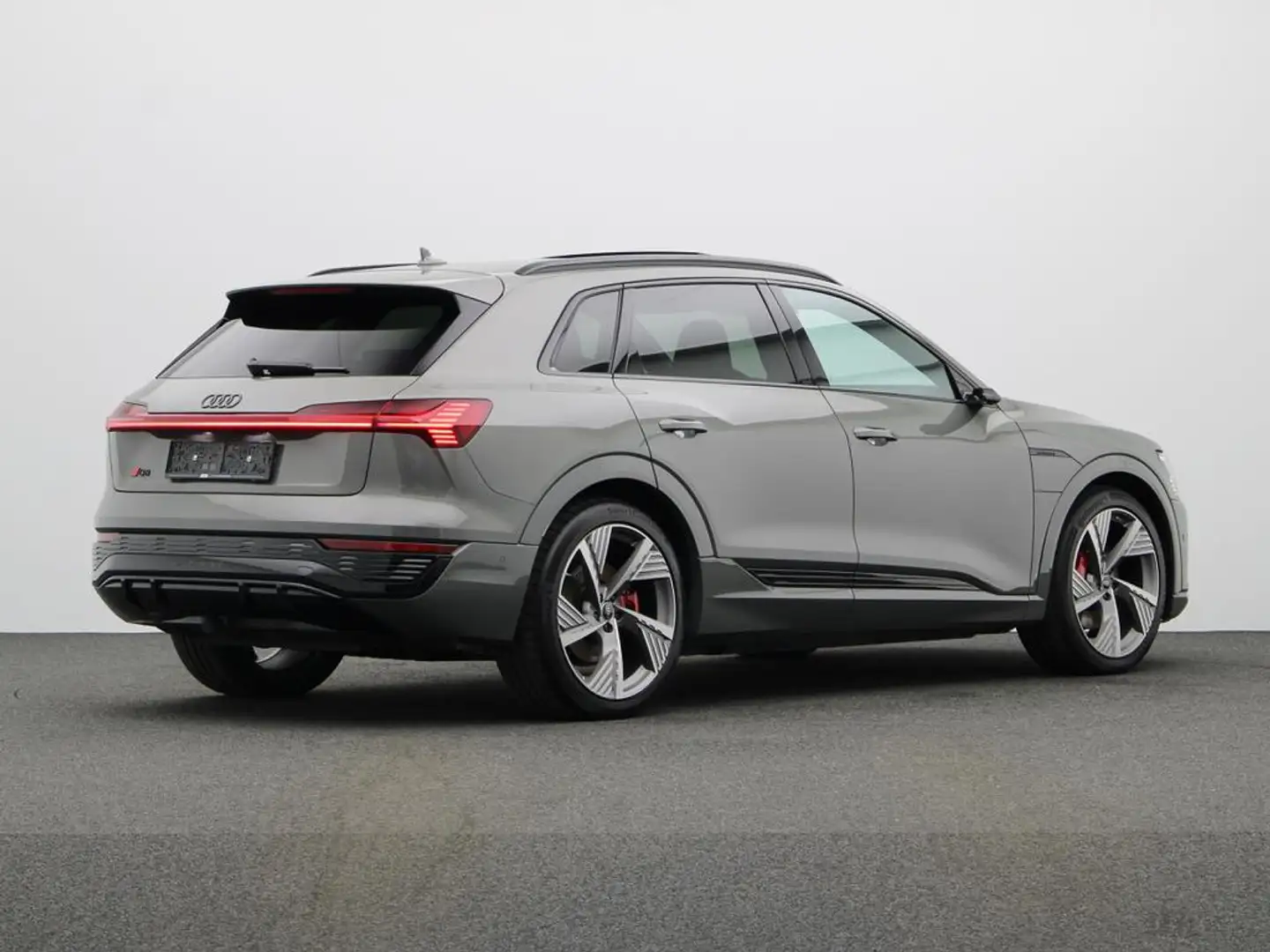 Audi Q8 e-tron Competition 55 e-tron quattro 300 kW  408 PK Gris - 2