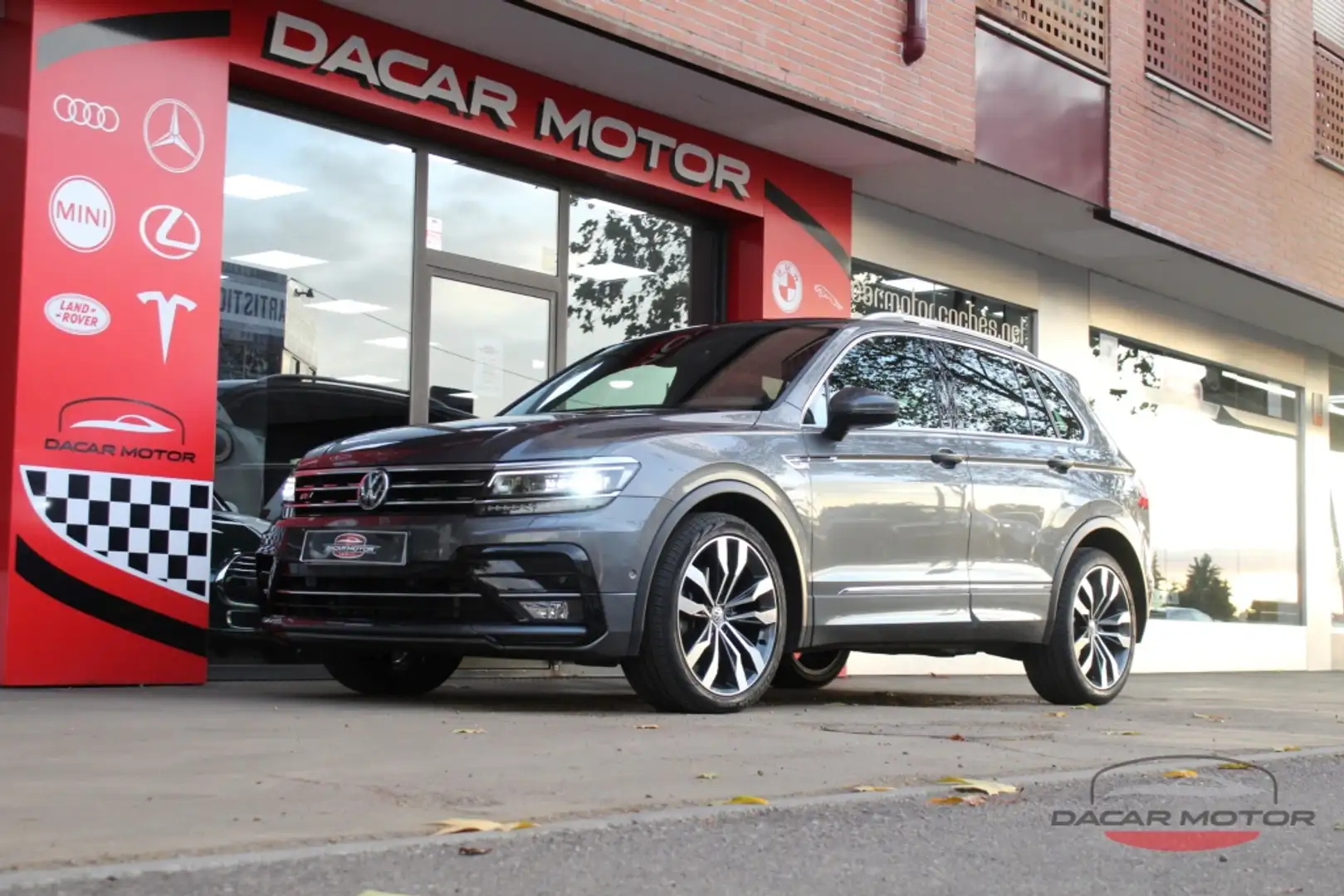 Volkswagen Tiguan 2.0TDI Sport 4Motion DSG 140kW Grau - 2