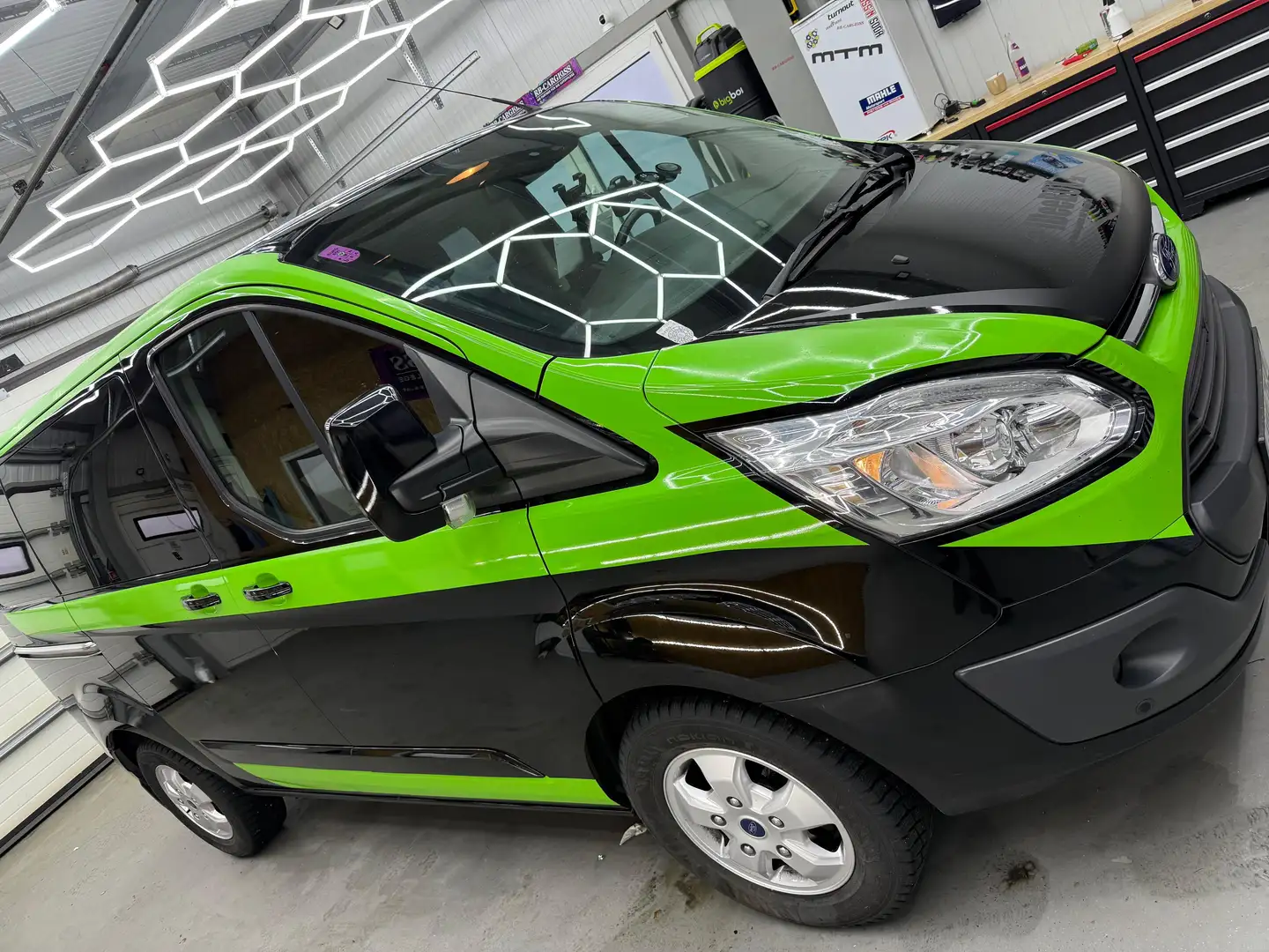 Ford Tourneo Custom Tourneo Custom L1H1 Titanium 2,0 TDCi Titanium Negru - 1