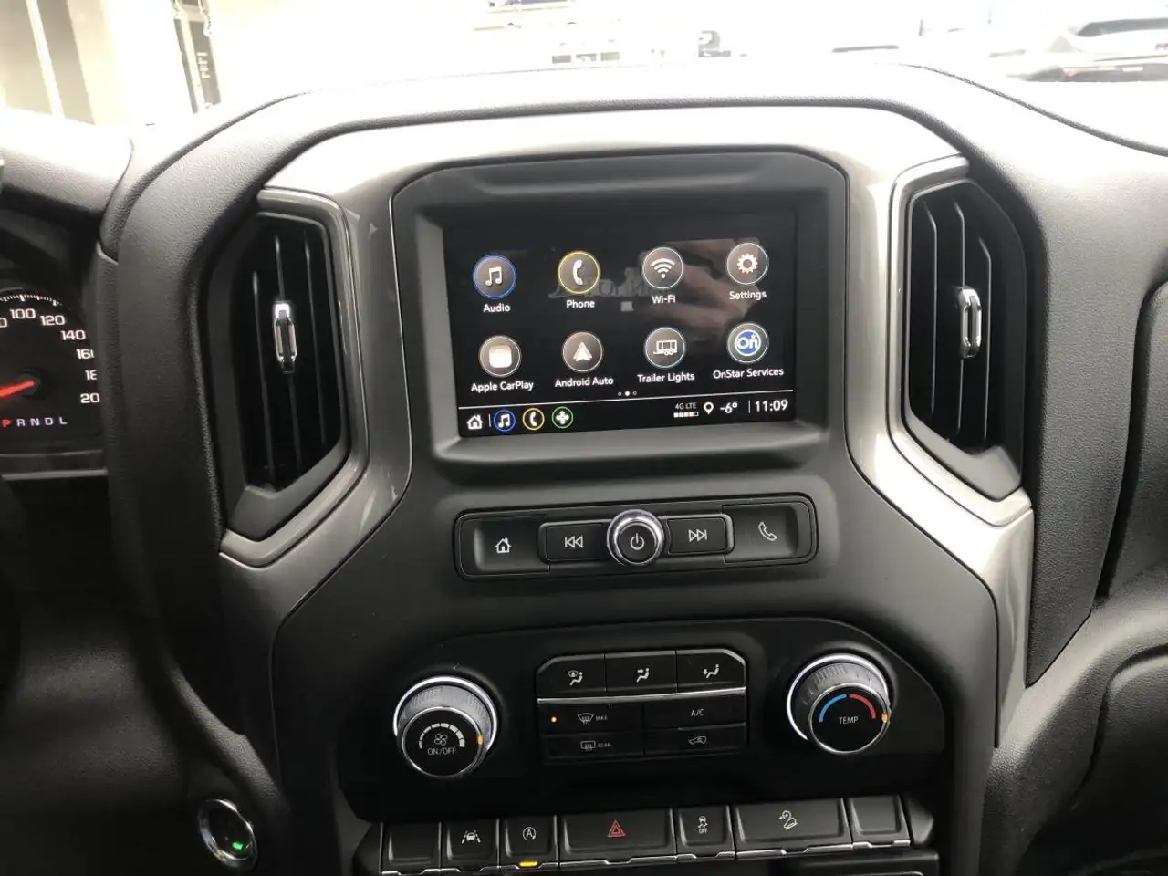 Chevrolet Silverado 1500 снимка Chevrolet Silverado 1500