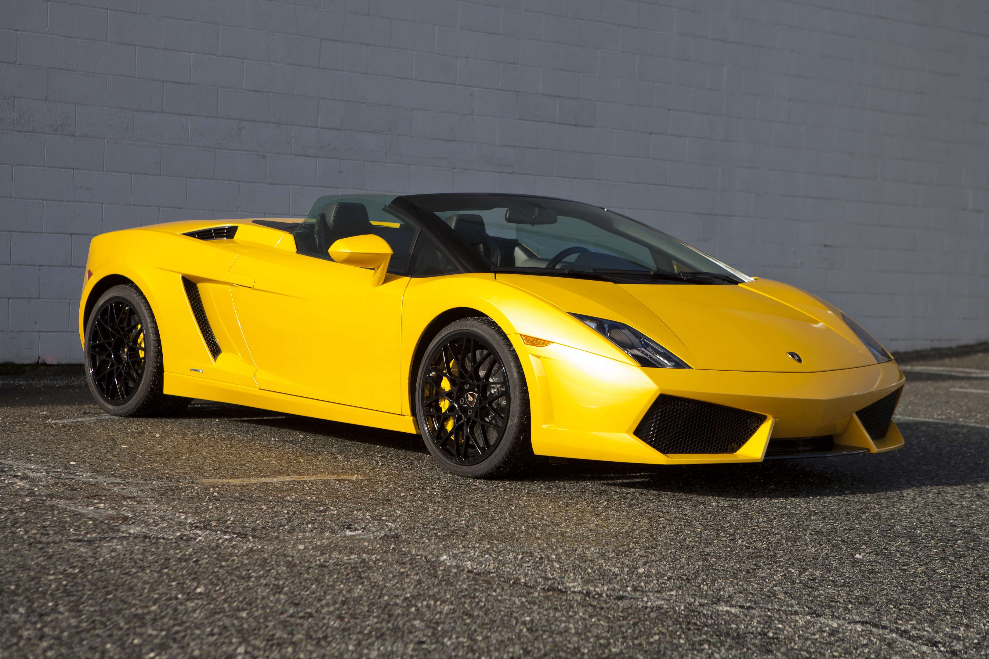 2010 Lamborghini Gallardo Spyder / Carbon Interior