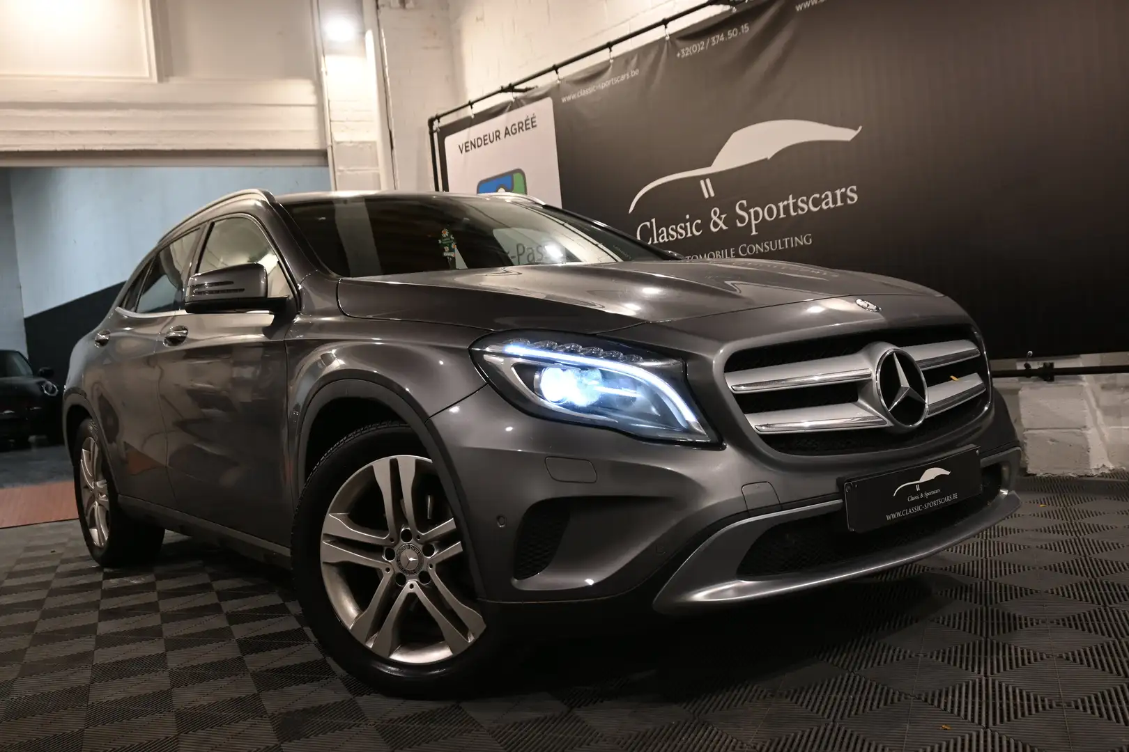 Mercedes-Benz GLA 200 GLA 200d EURO 6b / PACK SPORT / XENON / HARMAN !! Grijs - 2