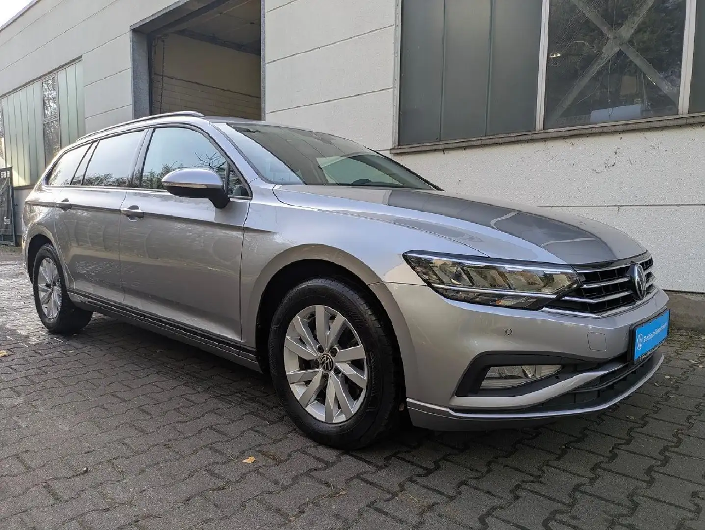 Volkswagen Passat Variant Passat Variant 2.0 TDI *PDC,SHZ,APP,LED* Grau - 2