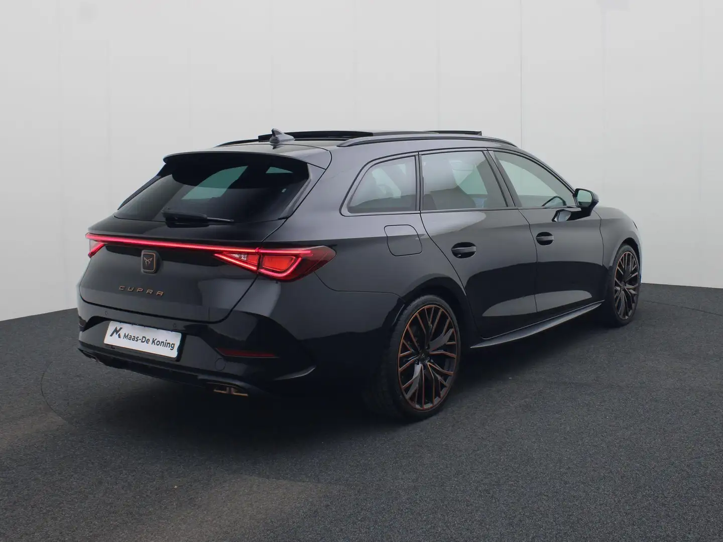 CUPRA Leon Sportstourer 1.4e-Hybrid 180kW/245PK VZ DSG · Pano Zwart - 2