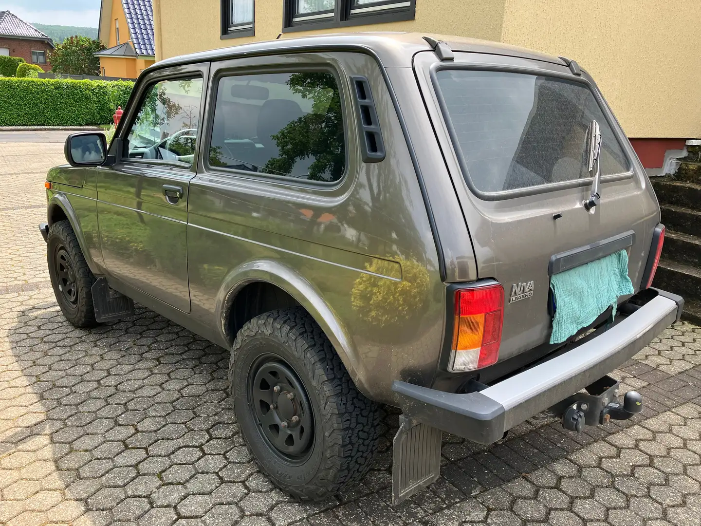 Lada Niva Legend Marrón - 2