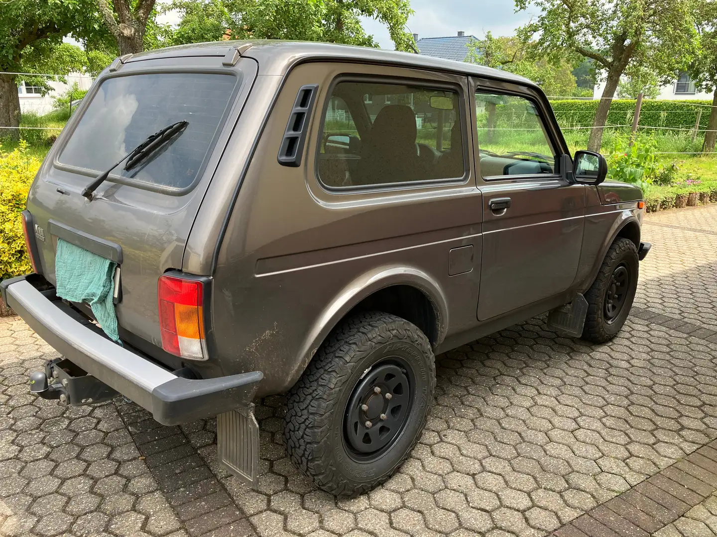 Lada Niva Legend Marrón - 1