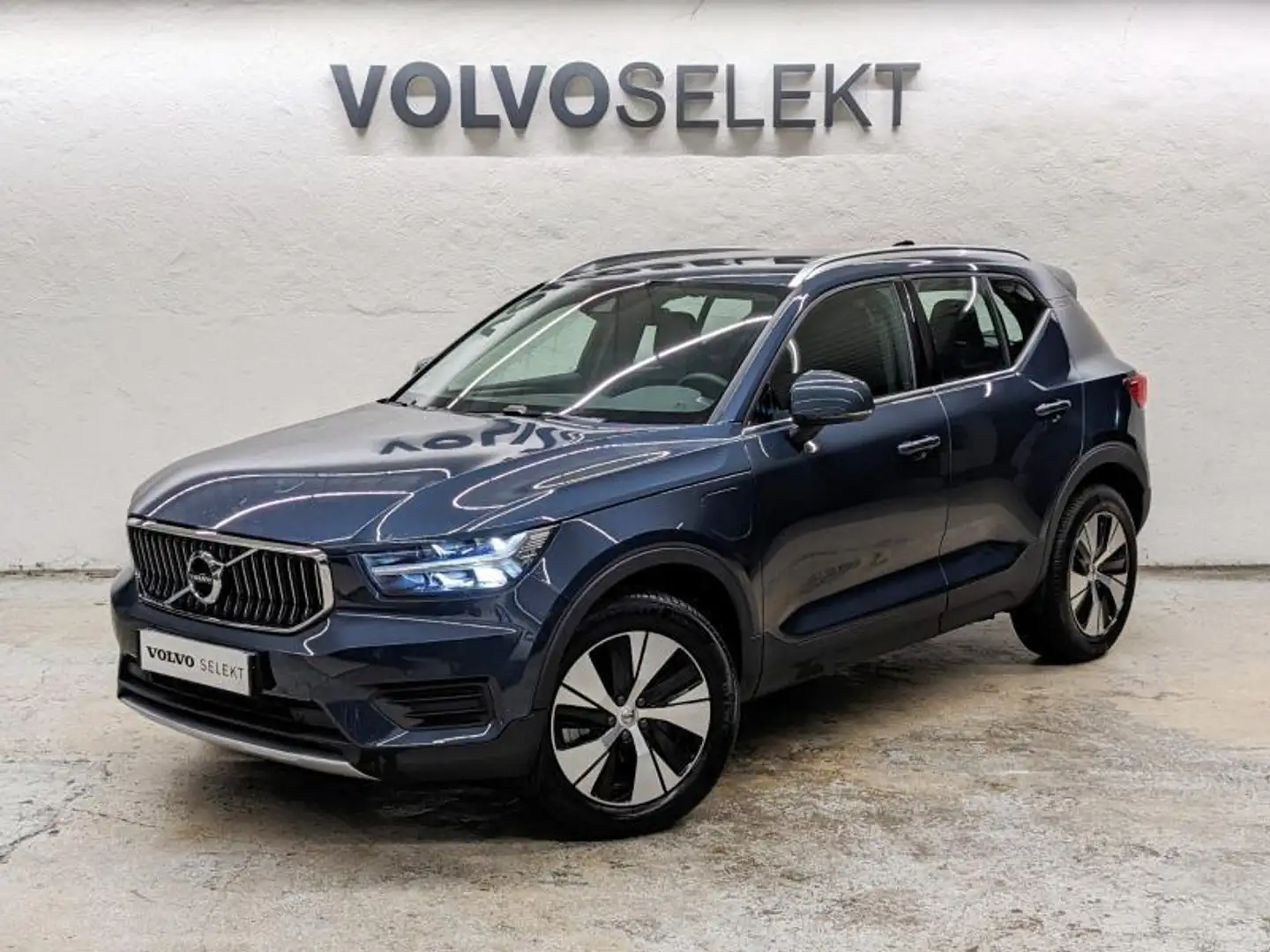 Volvo XC40 T4 Recharge 129 + 82ch Business DCT 7 Blau - 1